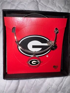 NEVER WORN!! Alex and Ani Silver Georgia 'G' Charm Bangle